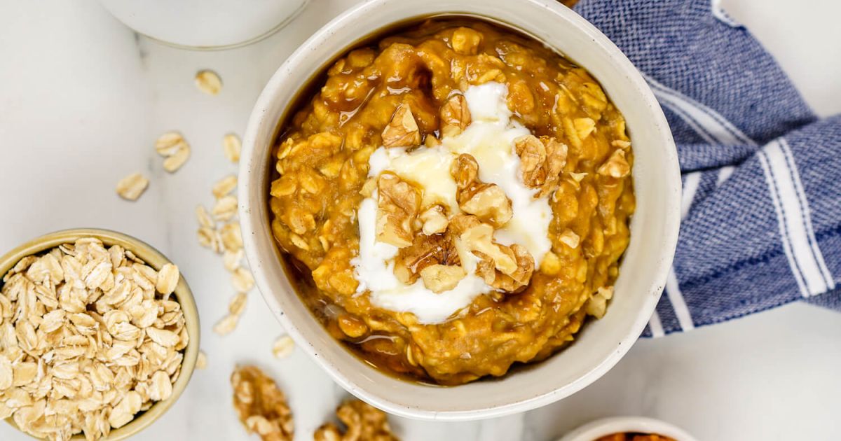 Easy Microwave Pumpkin Pie Oatmeal with Caramel